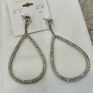 Accent brand new accent party dangling earrings